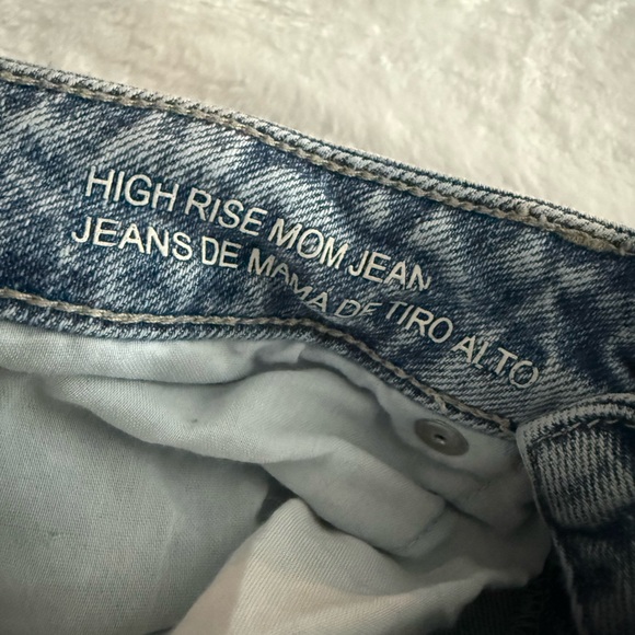 Wild Fable High Rise Distressed Mom Jeans Size 2 women’s - Picture 5 of 7